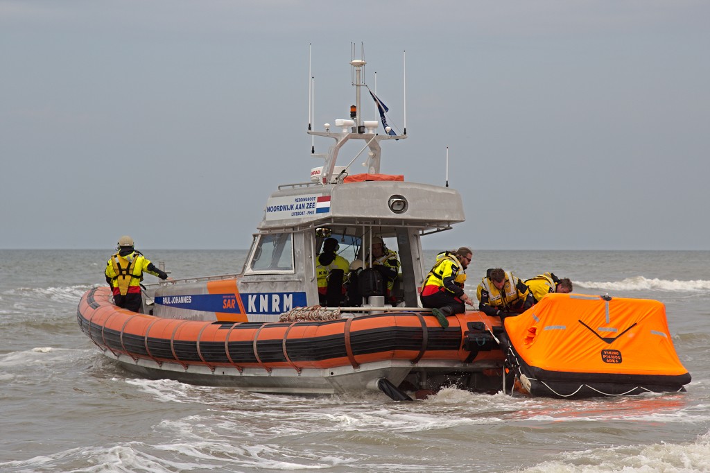 KNRM Koninklijke Nederlandse Redding Maatschappij hdr sar reddingsboot lifeguard scheepvaart zeevaart koopvaardij marine